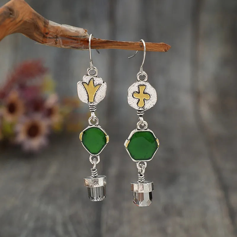 Boucles Fleurs indociles : deux motifs floraux différents, détails verts et strass transparents
