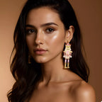 Boucles Casse-Noisette : paire pendante de Noël, détails dorés, strass et perles synthétiques