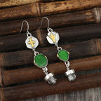 Boucles Fleurs indociles : deux motifs floraux différents, détails verts et strass transparents