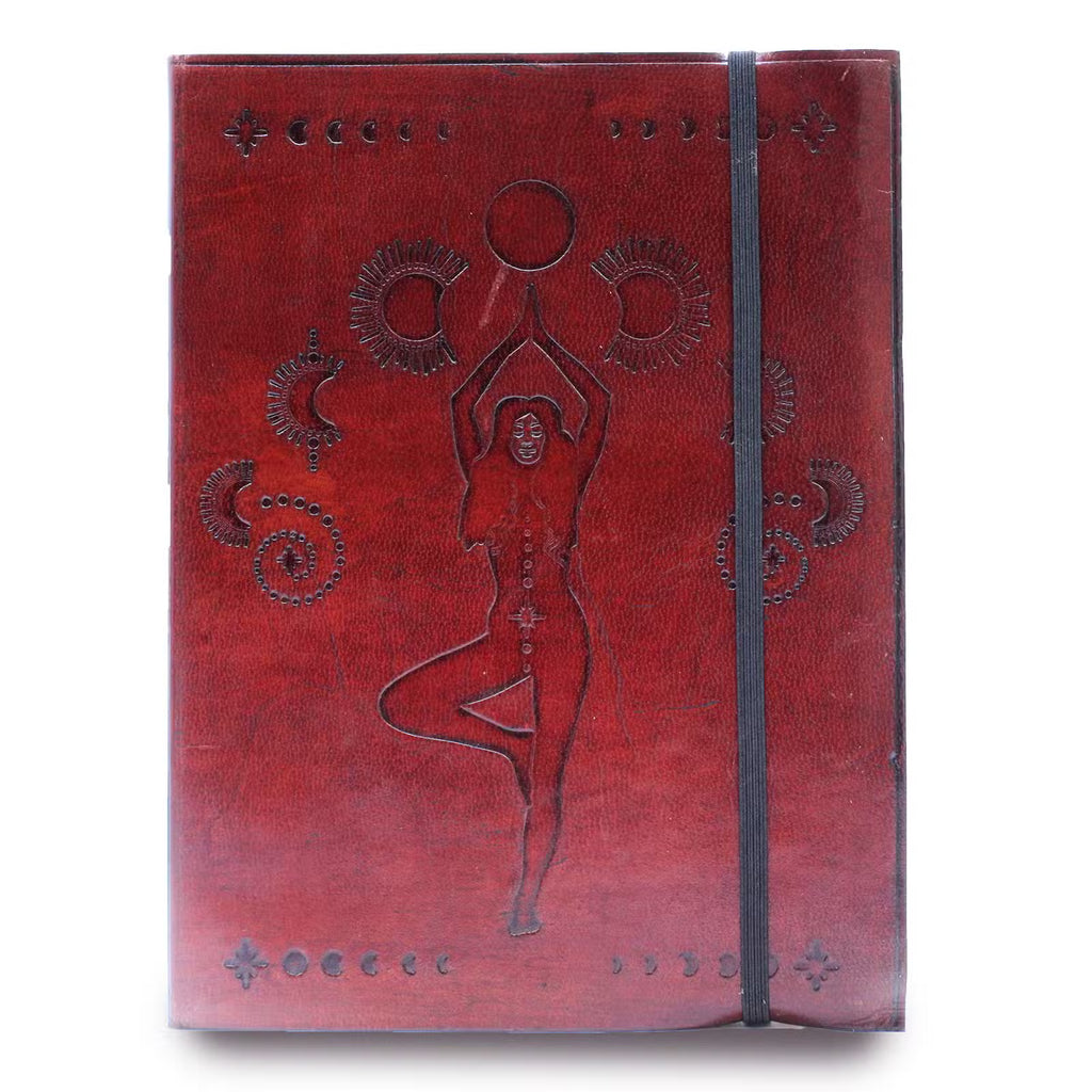 Carnet Muse lunaire en cuir gravé rouge profond