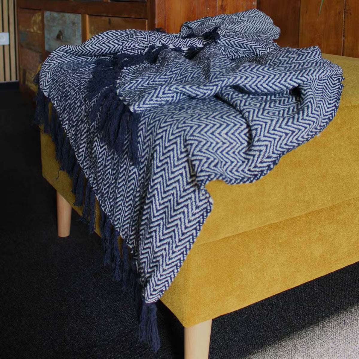 Plaid Rythme doux : présentation du coton tissé bleu marine et écru